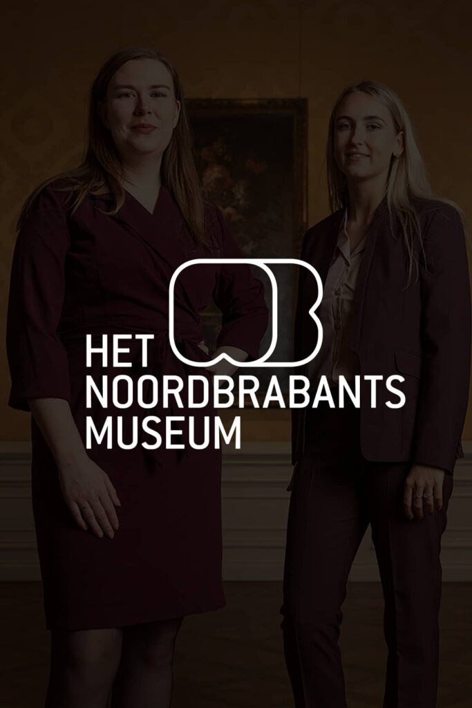 Bedrijfskleding het Noordbrabants Museum Twee medewerkers: complete outfit - rode jurk, jack en broek + grijze blouse