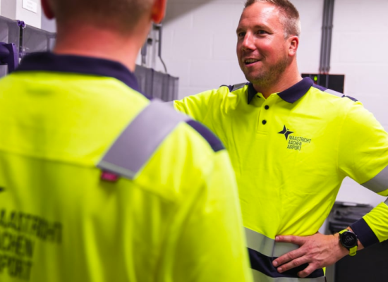 Bedrijfskleding Maastricht Aachen Airport Sweater